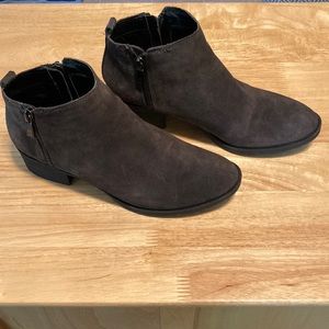 🧡 Kenneth Cole NY Brown Women’s Suede Dara Ankle Booties (size 7)
